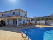 Moradia Grande Dividida Em Duas Habitações