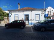 Moradia situada em Frente ao Mercado Municipal de...