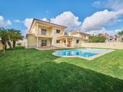 Moradia independente com piscina na Charneca da... Moradia independente com piscina na Charneca da...