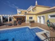 Moradia independente de três quartos com piscina,...