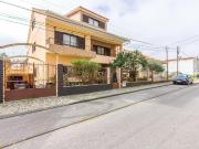Moradia T5 isolada com jardim e terraço em Quinta do Conde