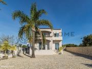Moradia independente T4+1 com piscina