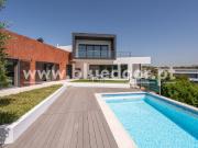 Moradia independente T4+2 salas na urbanização Quinta da...