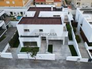 Moradia independente T4, piscina e garagem, remodelada...
