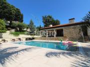 Moradia Individual em Pedra com Piscina!