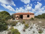 Moradia inserida em terreno com 5.000 m2, com vista mar...