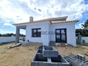 Moradia Isolada * * 5 Assoalhadas * * * Piscina