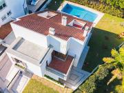 Moradia Isolada com 4 Frentes e Vista Mar