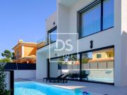 Moradia Isolada com 5 assoalhadas de luxo, na Aroeira