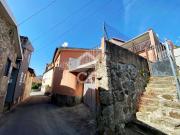 Moradia isolada com dois apartamentos T1 e T3 com... Moradia isolada com dois apartamentos T1 e T3 com...