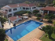 Moradia Isolada com Piscina, Barbecue e Terreno no Campo...