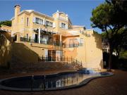 Moradia Isolada com Piscina Privada na Exclusiva Praia Verde