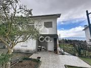 Moradia isolada com quatro quartos, logradouro, garagem,...