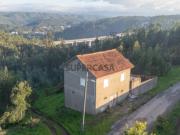 Moradia isolada com terreno e poço em Anaguéis...