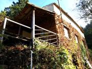 Moradia isolada, construída em pedra, a aproximadamente... Moradia isolada, construída em pedra, a aproximadamente...