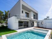 Moradia isolada de Arquitectura Moderna de tipologia T3...