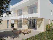 Moradia isolada de tipologia T4 localizada na zona da...