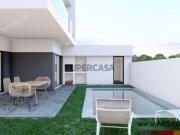 Moradia Isolada Duplex com 4 Suítes, Piscina e Garagem