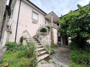 Moradia isolada/ prédio a reconstruir em Abraveses, Viseu