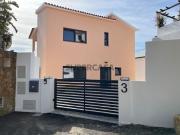 Moradia isolada renovada: Conforto e modernidade na Ericeira