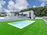 Moradia isolada T3+1 com piscina e jardim em Argoncilhe