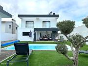 Moradia isolada T4 a Venda com 3 suites e piscina em Azeito