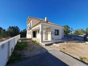 Moradia isolada T4, arquitetura tradicional com garagem...