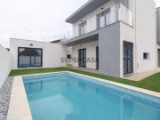 Moradia Isolada T4 c/ Piscina e Garagem