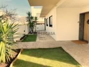 Moradia Isolada T4 com Jardim e Garagem em Santo António...