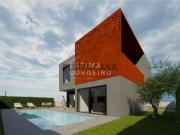 Moradia Isolada T4 com piscina e garagem situada na Aroeira