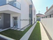 Moradia Isolada T4 com Piscina Perto da Praia e Lisboa