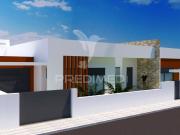 Moradia Isolada T4, c/Piscina e Box, em Oleiros Azeitão