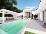 Moradia isolada T4 térrea, com piscina