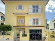 Moradia isolada T5 com jardim e garagem para 4 viaturas