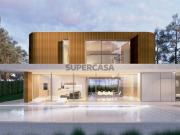 Moradia Isolada T5+2 de Arquitetura Contemporânea Junto...