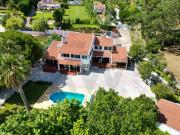 Moradia Isolada T6 com Piscina, Jacuzzi, Anexo e Casa de...