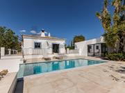 MORADIA ISOLADA, TÉRREA, COM PISCINA EM LOTE DE 5120M2 +...