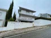 Moradia localizada em zona residencial junto ao HUC em...