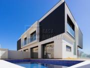 Moradia localizada na zona da Caparica, com Garagem,...