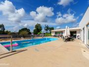 MORADIA LUXO COM PISCINA