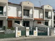 Moradia T3 com logradouro e garagem Santa Clara