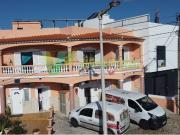 Moradia M3 e Fabrica de Bolos em Funcionamento, Portimão