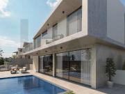 Moradia minimalista com três suítes no Funchal