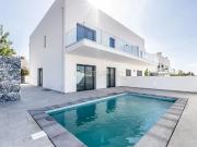 MORADIA MODERNA A ESTREAR 3 quartos, cave, piscina...