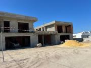 Moradia moderna com piscina, Suites e acabamentos de...