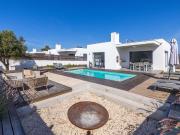 Moradia Moderna Com Três Quartos, Piscina E Vistas...