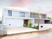 Moradia Moderna com Vistas Deslumbrantes e Acabamentos...