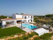 Moradia moderna de estilo mediterrânico com 4 quartos e...