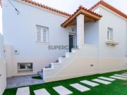 Moradia Moderna no Valado com Churrasqueira e Estacionamento