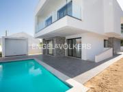 Moradia Moderna T4+2 com Piscina Perto de Lisboa...
